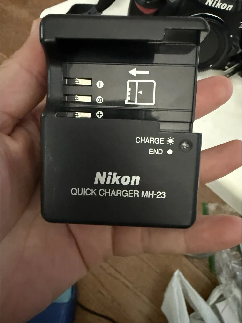Nikon D40 Digital SLR Camera Body Only  W/battery , Charger , Bundle ( Read)